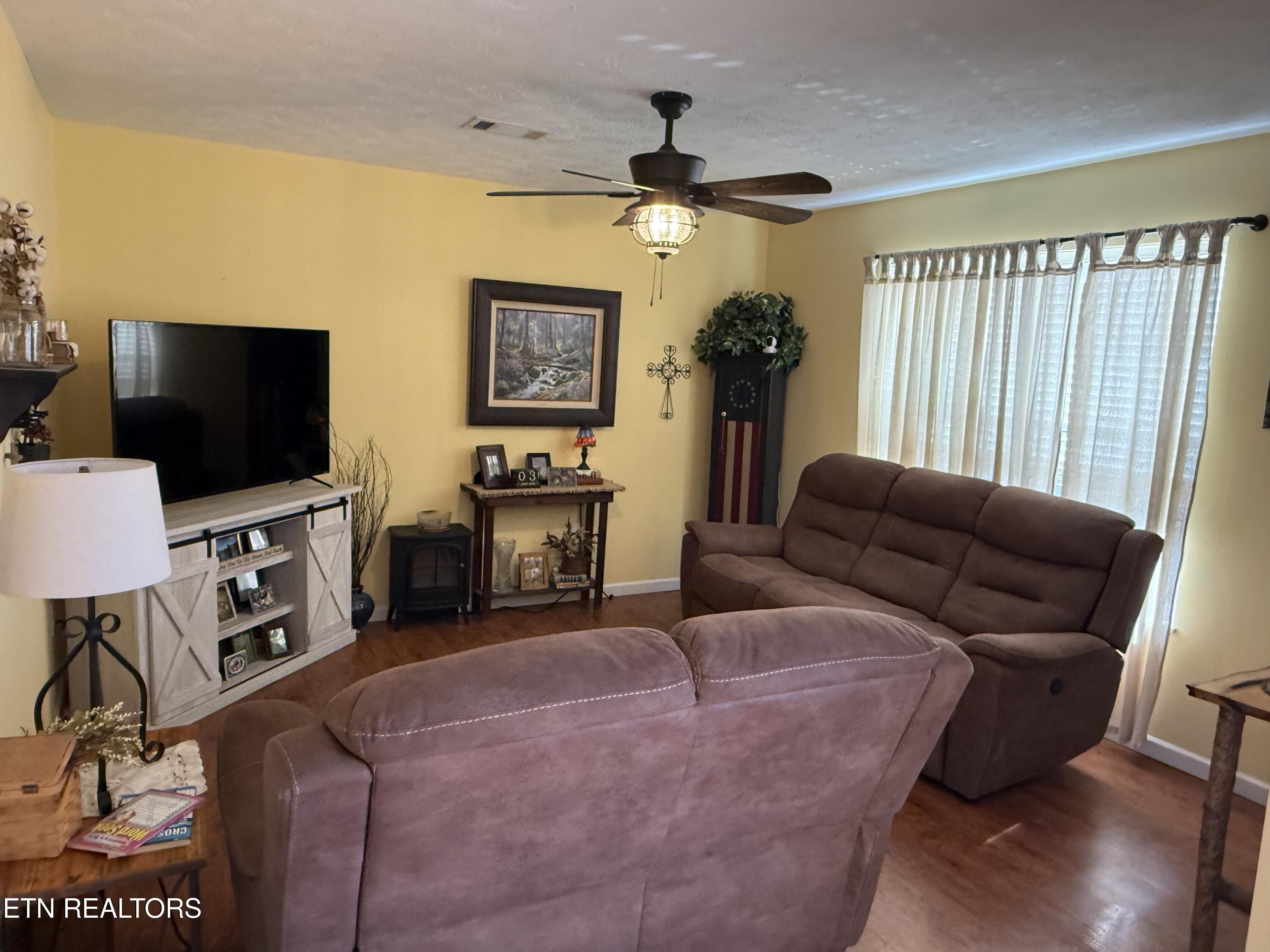 1725 Watauga Street Sevierville, TN 37876 - Photo 2 of 7 IMG_2623