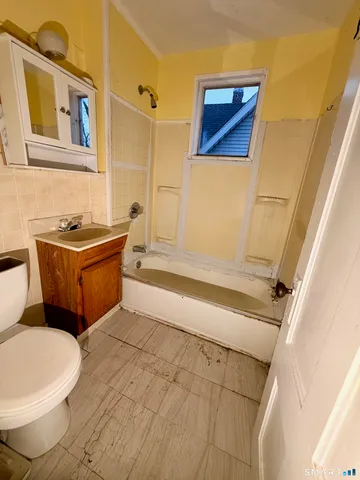 $197,600 | 86 Linsley Avenue, Meriden, CT 06451