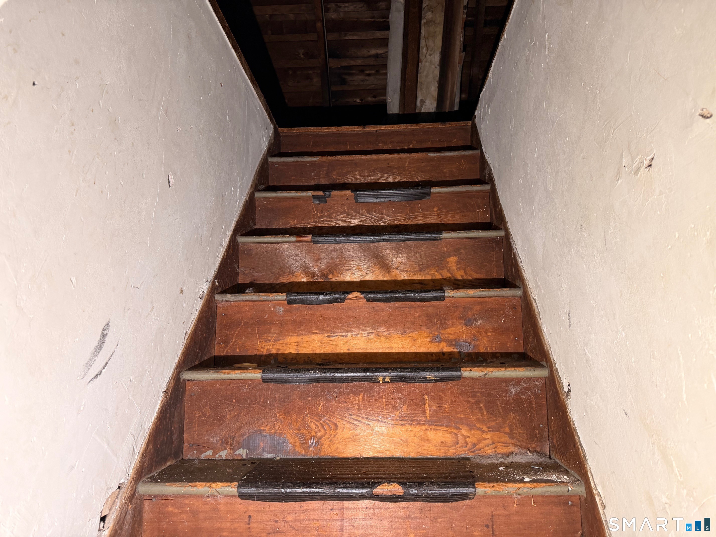 86 Linsley Avenue Meriden, CT 06451 - Photo 18 of 24 a view of entryway