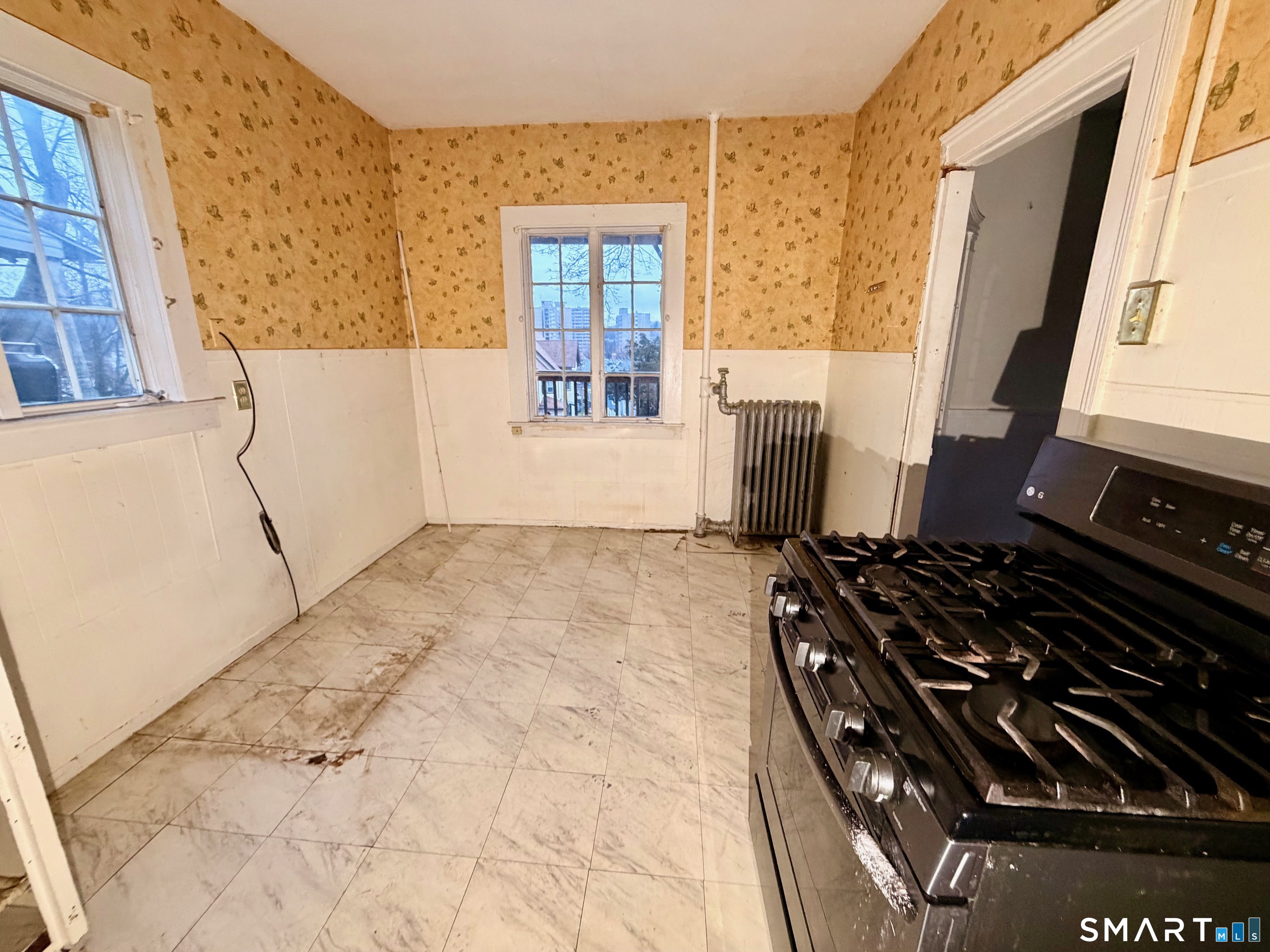 86 Linsley Avenue Meriden, CT 06451 - Photo 5 of 24 a backyard of a house