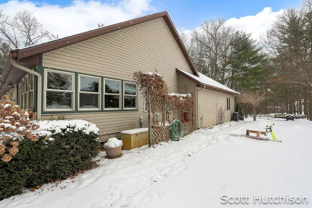 $516,900 | 7054 Green Timber Court, Greenville, MI 48838