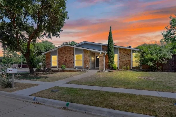 $2,600 | 1901 Paxton Drive, Carrollton, TX 75007