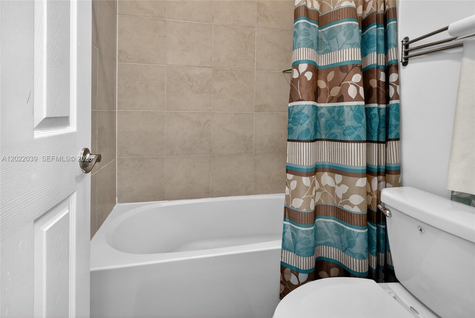 10400 West 35th Way Hialeah, FL 33018 - Photo 24 of 55