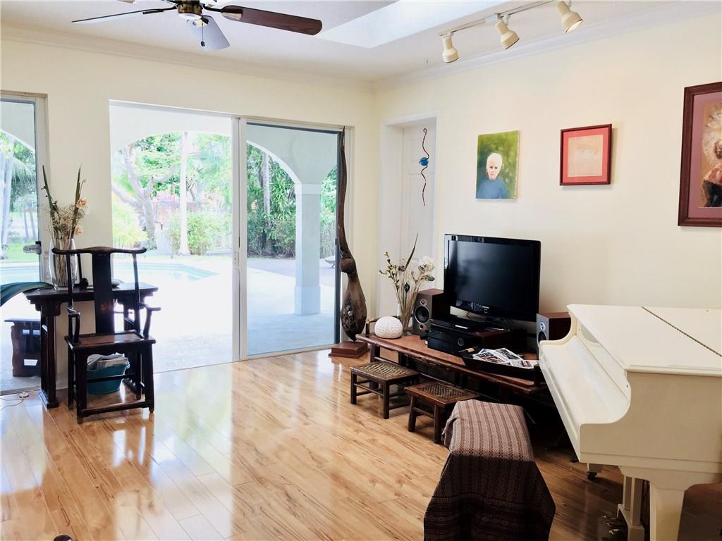 135 Oregon Lane Boca Raton, FL 33487 - Photo 9 of 23 Photo 9