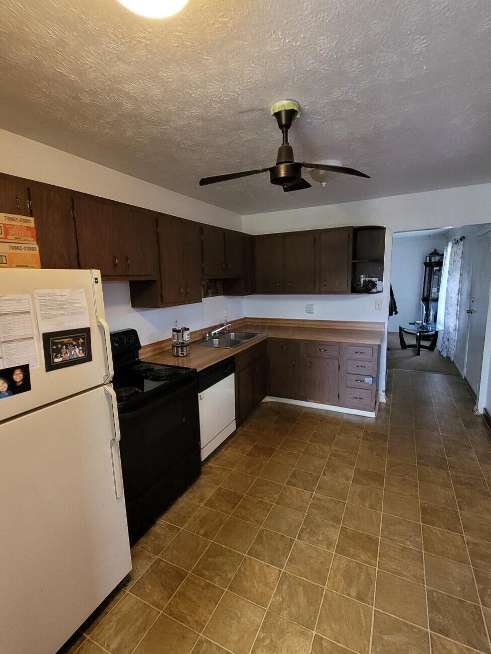 3216 Arnsby Road Columbus, OH 43232 - Photo 8 of 32 3.1 Nice Kitchen