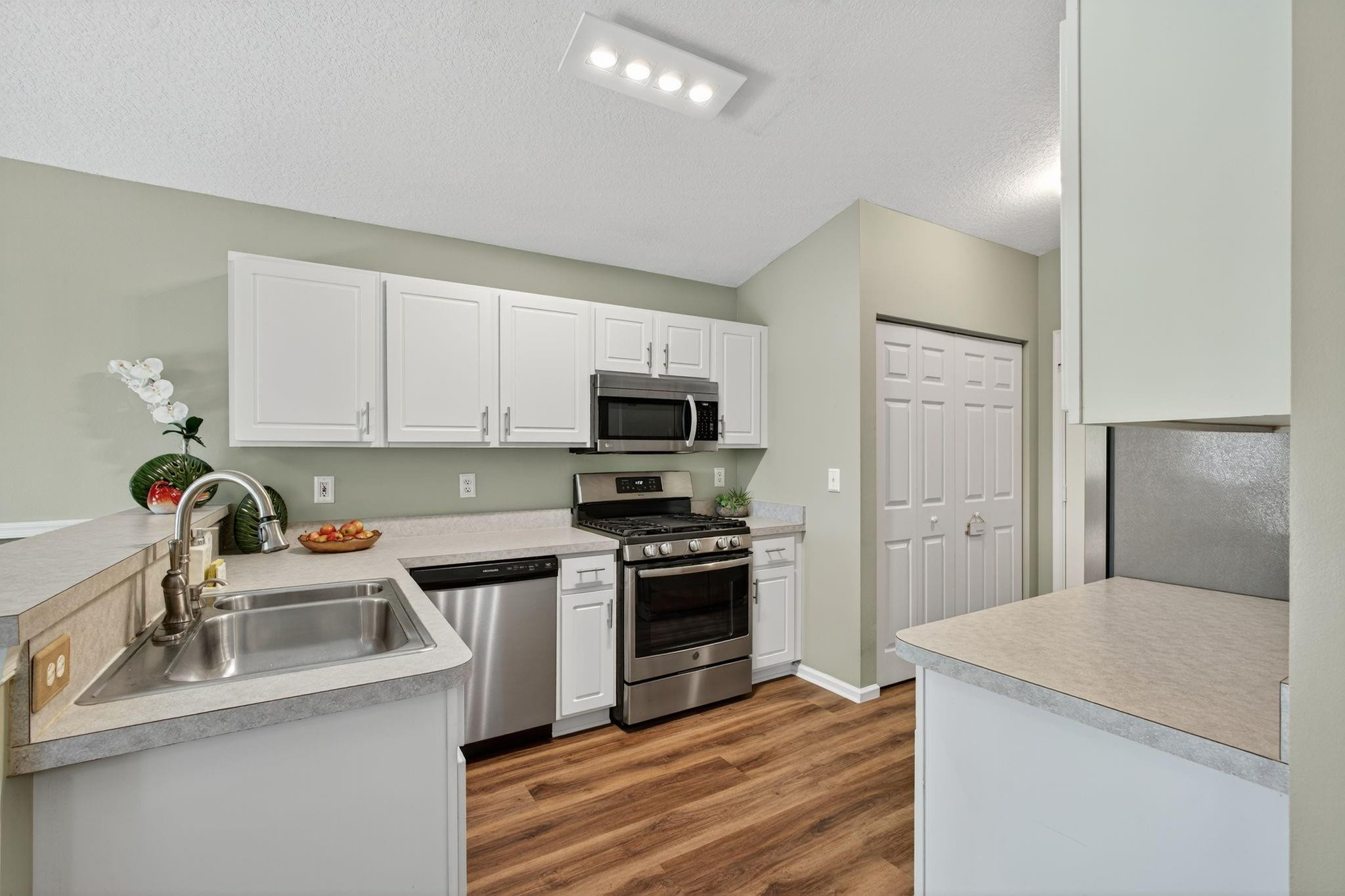 2474 Southeast Springtree Place Stuart, FL 34997 - Photo 11 of 32 Photo 11