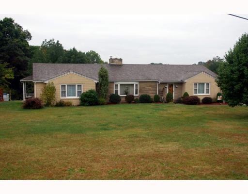 489 Colonial Manor Road North Huntingdon, PA 15642 - Photo 1 of 18 Exterior Front.