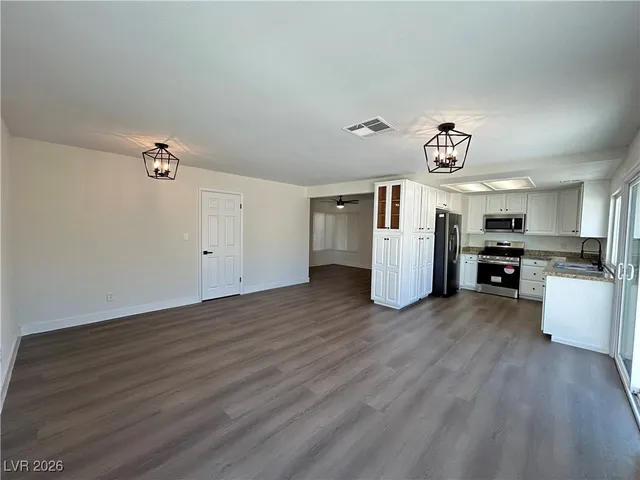 $2,350 | 5035 Meadow Grove Court, Las Vegas, NV 89120