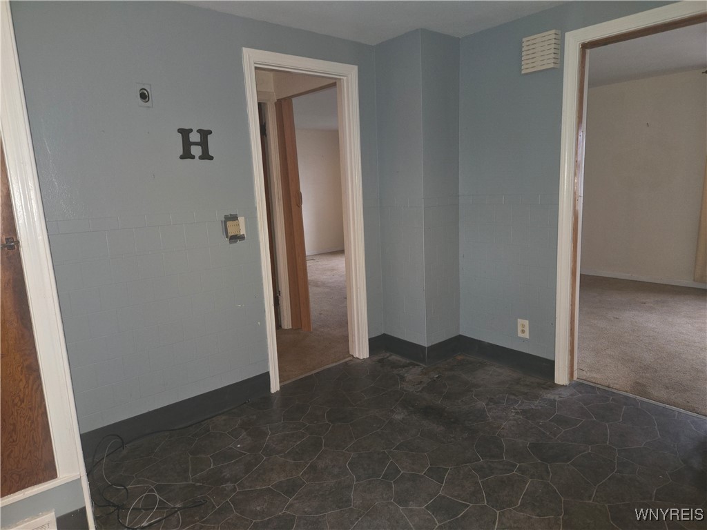 298 Lowell Road Tonawanda, NY 14217 - Photo 13 of 36