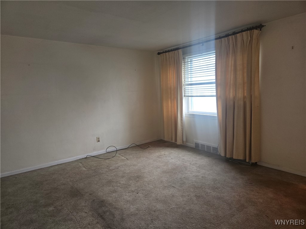 298 Lowell Road Tonawanda, NY 14217 - Photo 2 of 36