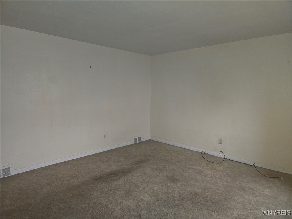 298 Lowell Road Tonawanda, NY 14217 - Photo 3 of 36