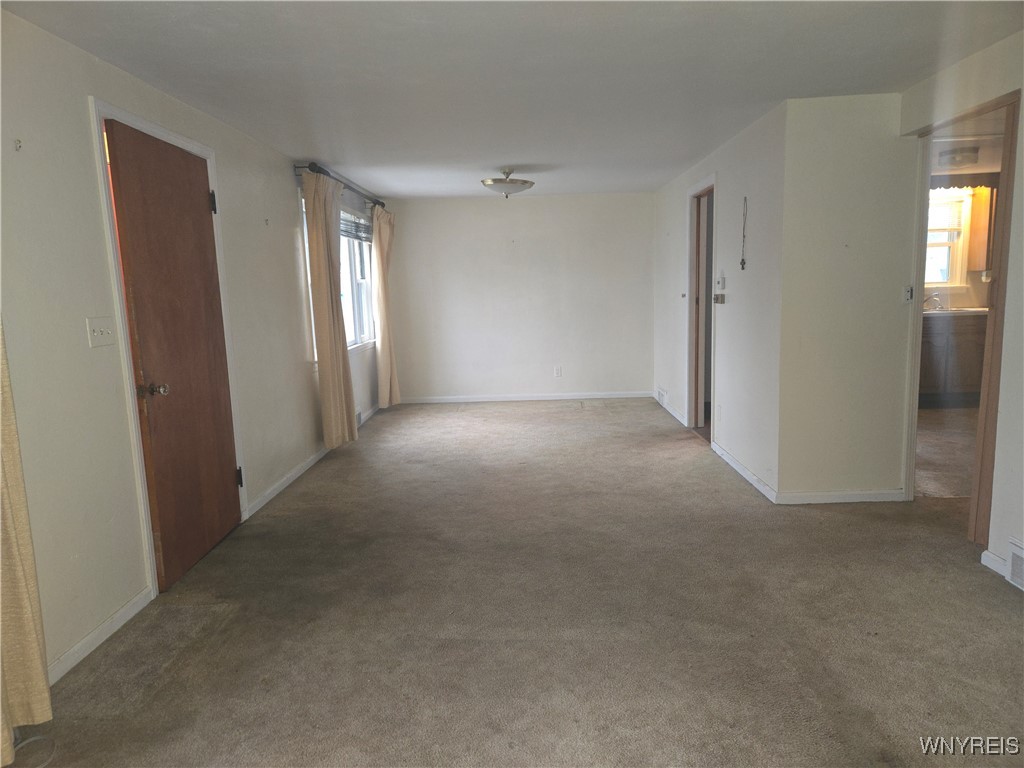 298 Lowell Road Tonawanda, NY 14217 - Photo 6 of 36