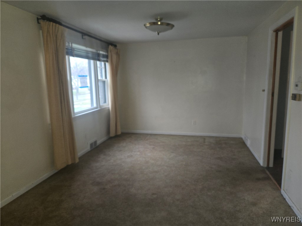 298 Lowell Road Tonawanda, NY 14217 - Photo 7 of 36