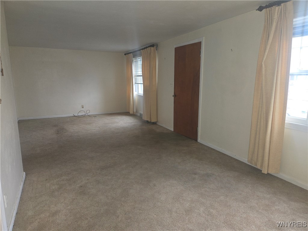 298 Lowell Road Tonawanda, NY 14217 - Photo 8 of 36