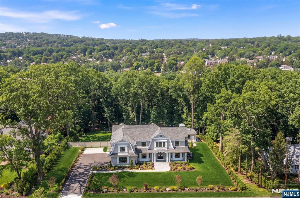 396 Knollwood Road Ridgewood, NJ 07450 - Photo 5 of 50 Gallery Image 5