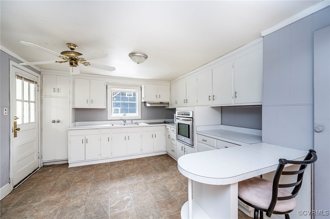2100 Mt Landing Road Tappahannock, VA 22560 - Photo 13 of 31 Kitchen with kitchen peninsula, a kitchen breakfas