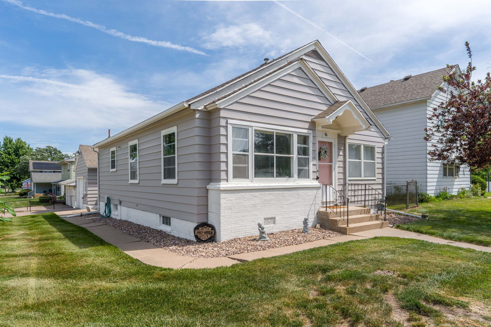 716 22nd Avenue North Clinton, IA 52732 - Photo 2 of 32