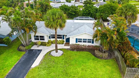 a view of house with a yard