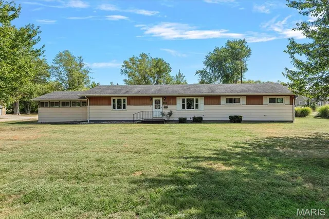 $85,000 | 112 North Wilson Street, Girard, IL 62640