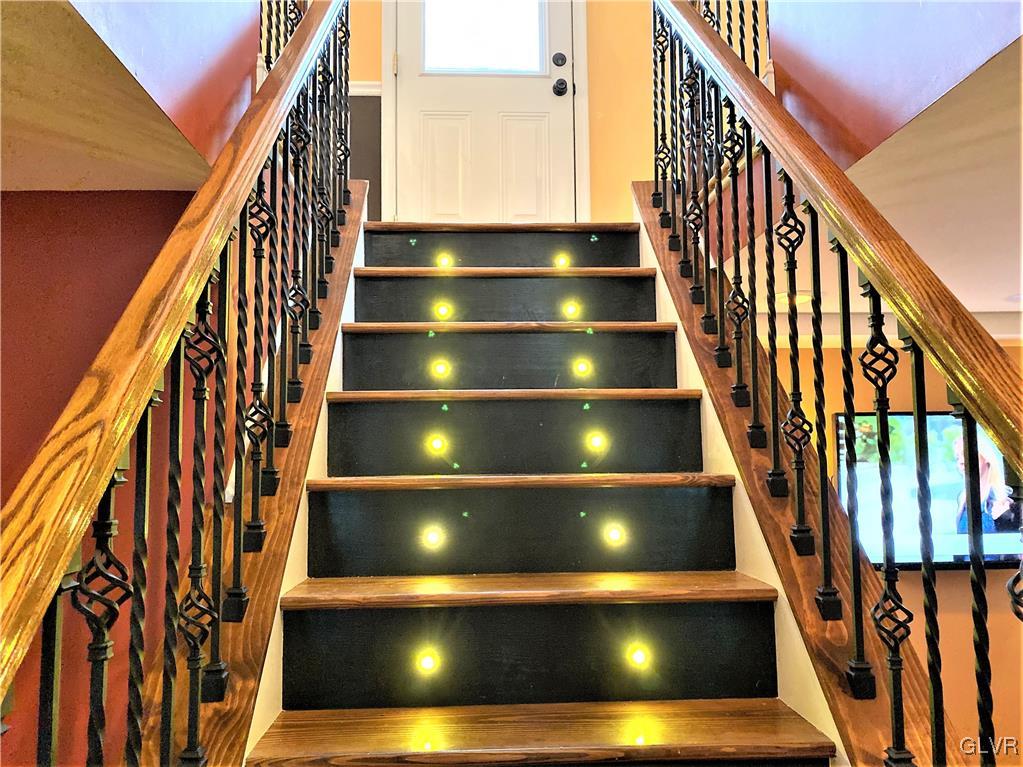 314 Willow Road Hellertown, PA 18055 - Photo 22 of 31 a view of entryway