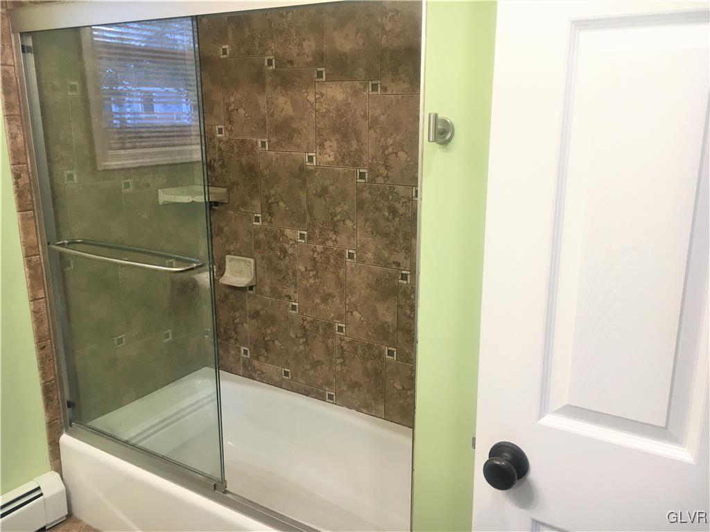 314 Willow Road Hellertown, PA 18055 - Photo 28 of 31 a bathroom with a bathtub