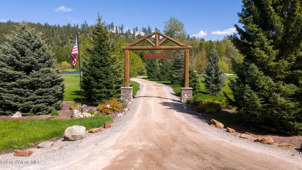 $2,350,000 | 289 Gold Road, Naples, ID 83847