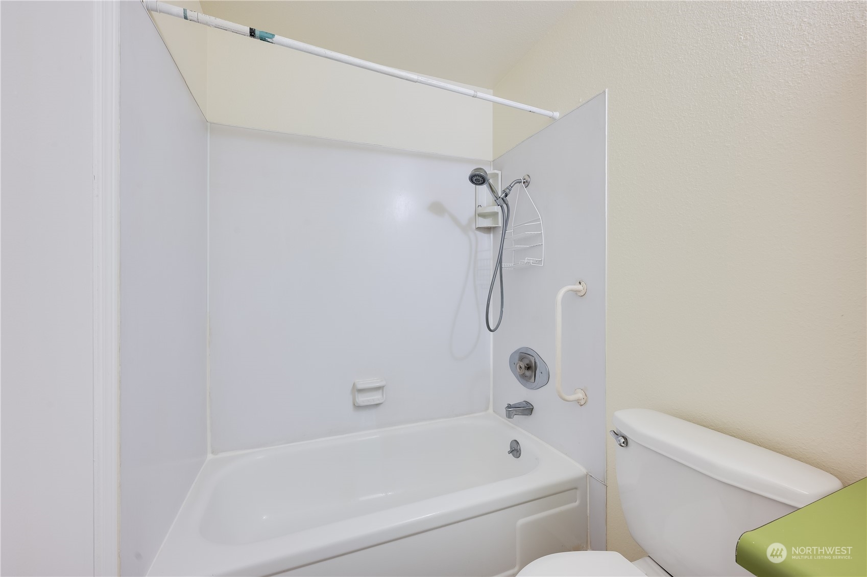 14600 Southeast 176th Street, Unit K8 Renton, WA 98058 - Photo 11 of 17 a bathroom with a toilet and a bathtub