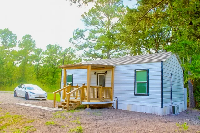 a view of backyard of house