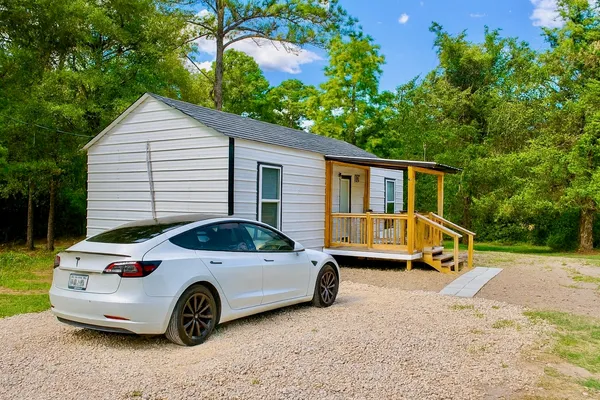 $1,000 | 2 Lula Drive, Huntsville, TX 77320