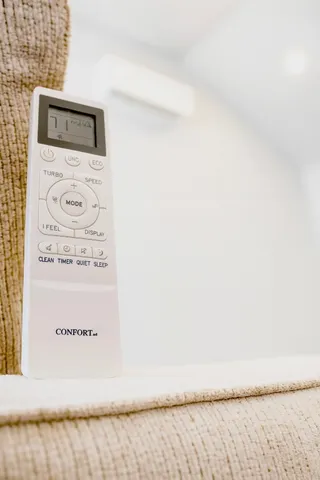 a view of a wall under an empty room