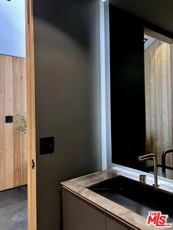 $3,375,000 | 3860 Kingswood Road, Sherman Oaks, CA 91403