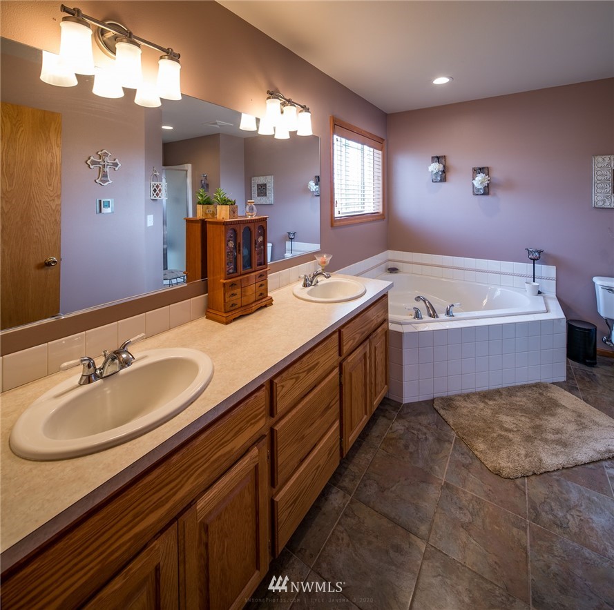 1595 Kok Road, Unit A Lynden, WA 98264 - Photo 16 of 33 Gallery Image 16