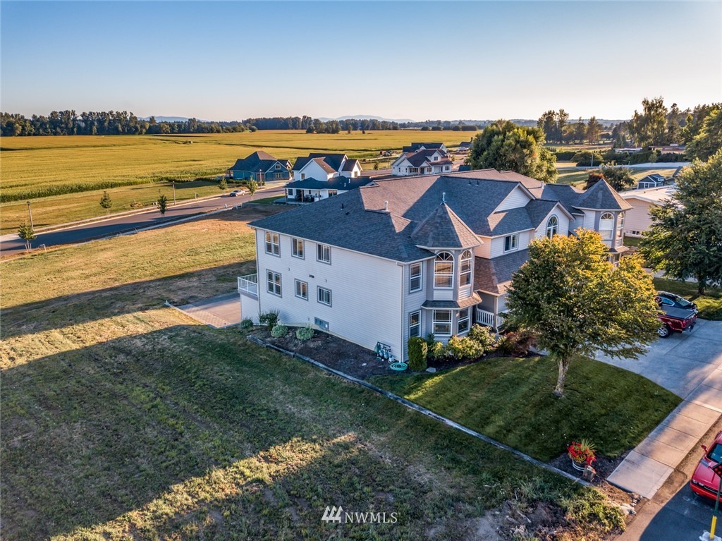 1595 Kok Road, Unit A Lynden, WA 98264 - Photo 4 of 33 Gallery Image 4