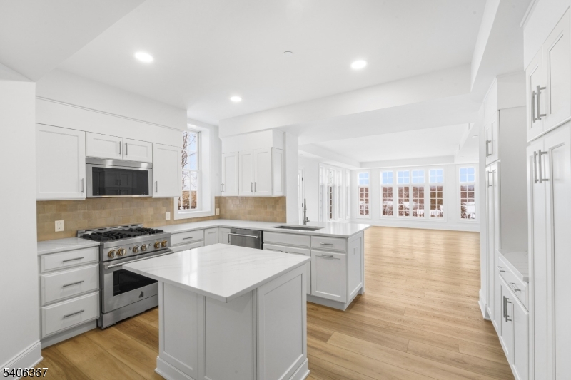 18 Samuel Way Chatham, NJ 07928 - Photo 2 of 31