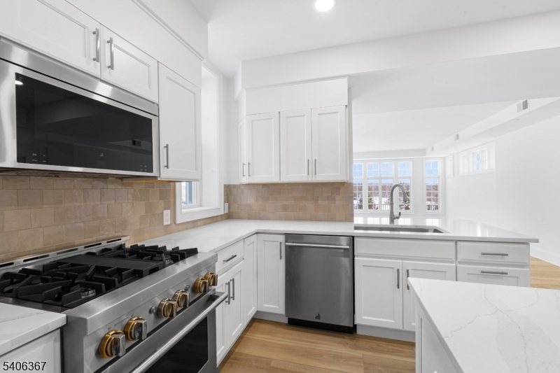 18 Samuel Way Chatham, NJ 07928 - Photo 4 of 31