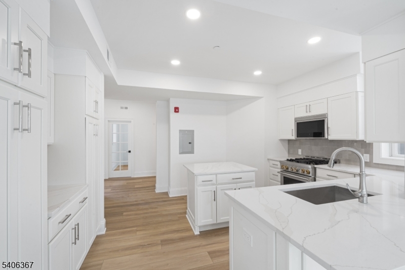 18 Samuel Way Chatham, NJ 07928 - Photo 5 of 31