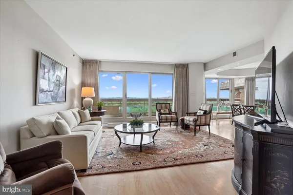$1,350,000 | 5600 Wisconsin Avenue, Unit PH18A, Chevy Chase, MD 20815