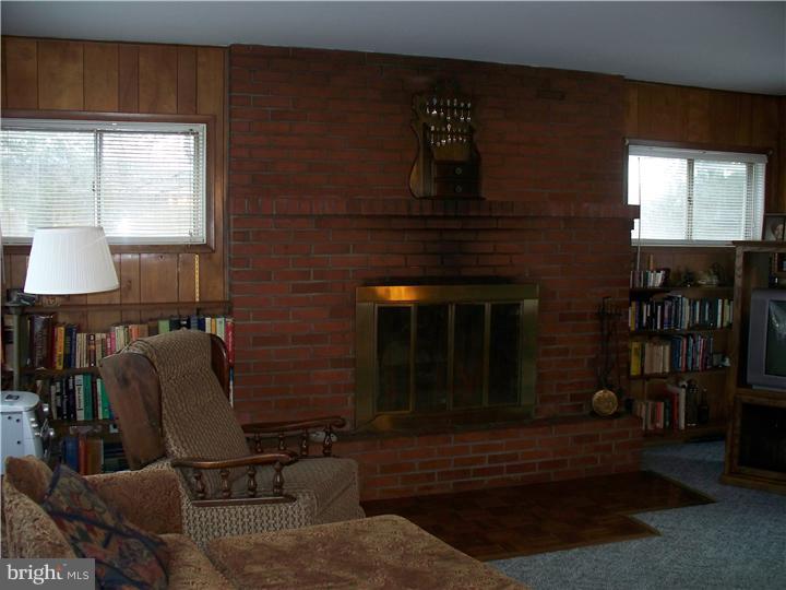 43 Quiet Road Levittown, PA 19057 - Photo 13 of 25 Family Room