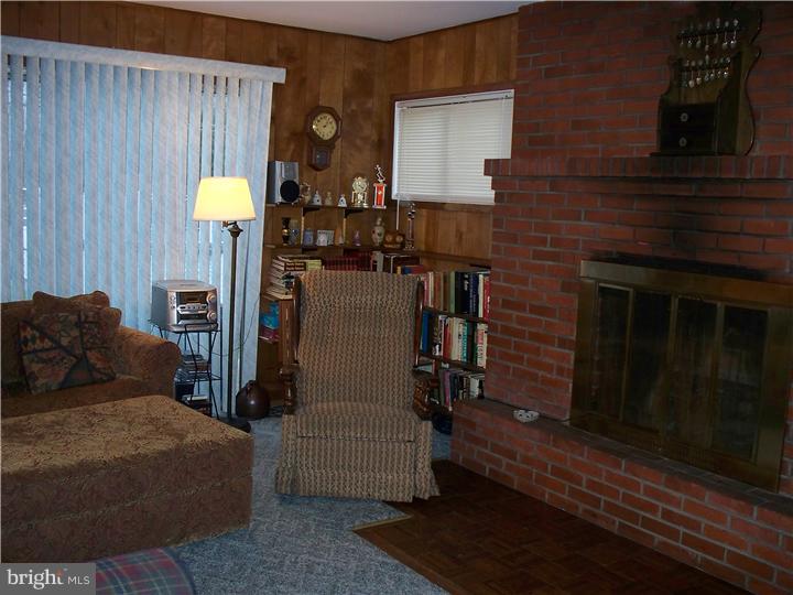 43 Quiet Road Levittown, PA 19057 - Photo 14 of 25 Family Room