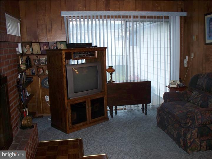 43 Quiet Road Levittown, PA 19057 - Photo 15 of 25 Family Room