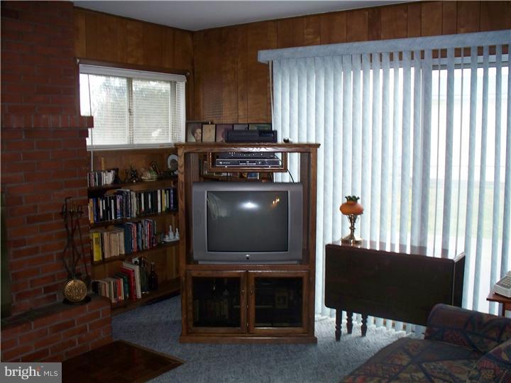 43 Quiet Road Levittown, PA 19057 - Photo 17 of 25 Family Room