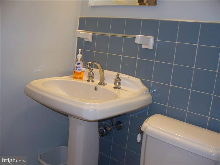 43 Quiet Road Levittown, PA 19057 - Photo 18 of 25 Bathroom