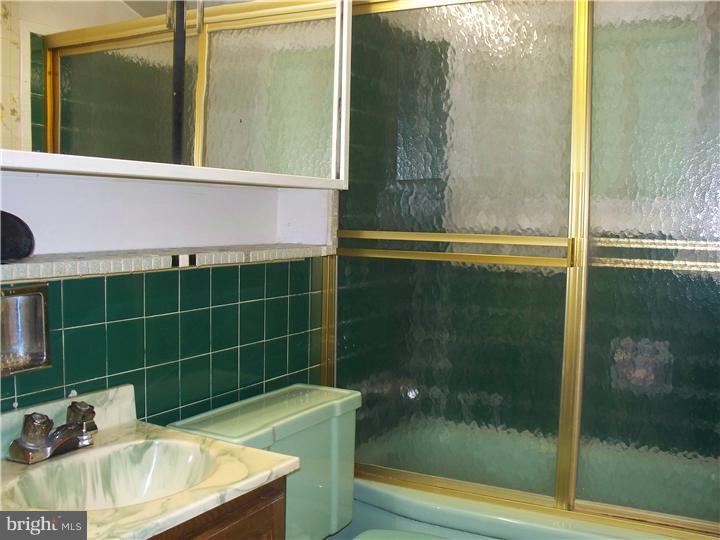 43 Quiet Road Levittown, PA 19057 - Photo 25 of 25 Bathroom