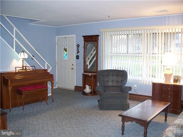 43 Quiet Road Levittown, PA 19057 - Photo 4 of 25 Living Room