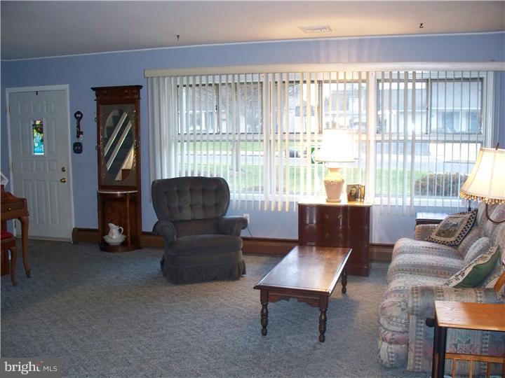 43 Quiet Road Levittown, PA 19057 - Photo 6 of 25 Living Room