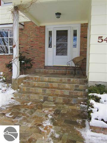 542 Bloomfield Road Traverse City, MI 49686 - Photo 4 of 33 1741429-3.JPG