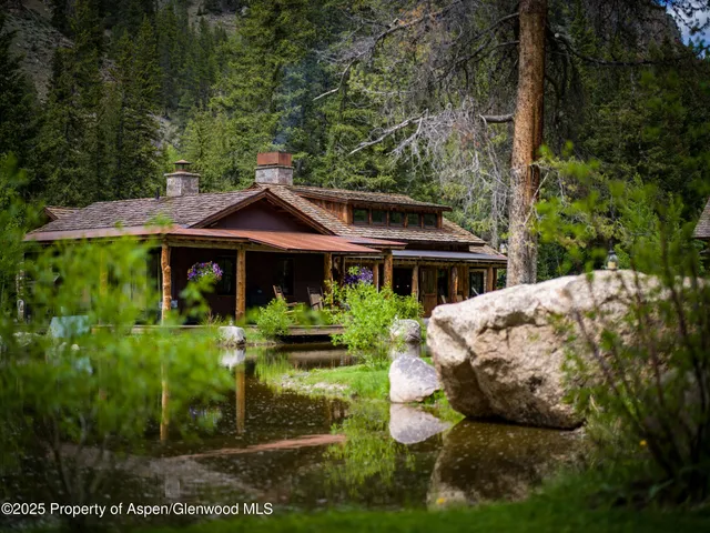 a view of a yard outside of house