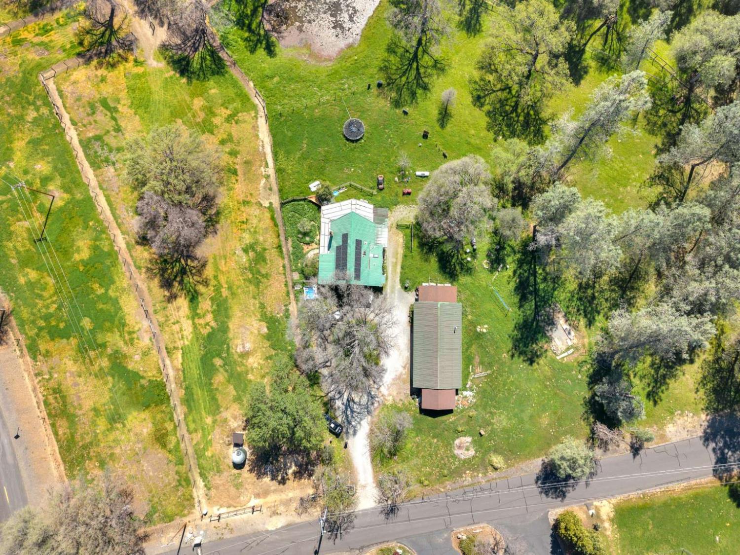 13489 Yorkshire Road Groveland, CA 95321 - Photo 4 of 35 front view of a house with a yard