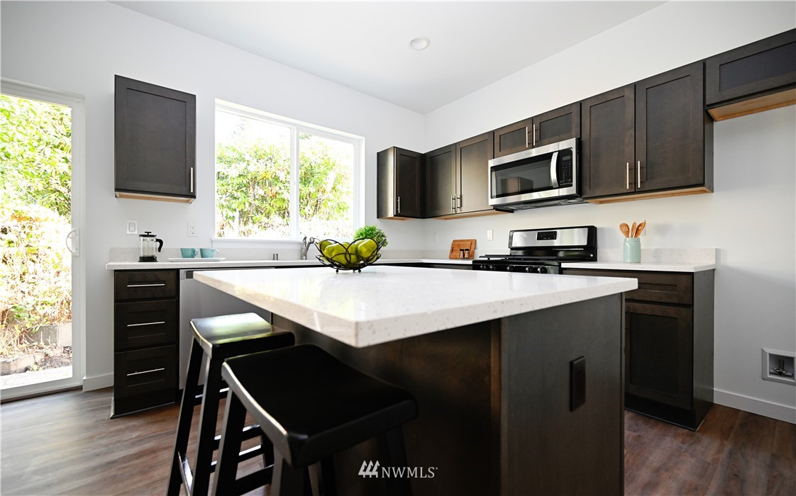 6404 South Langston Road Seattle, WA 98178 - Photo 5 of 19 Gallery Image 5