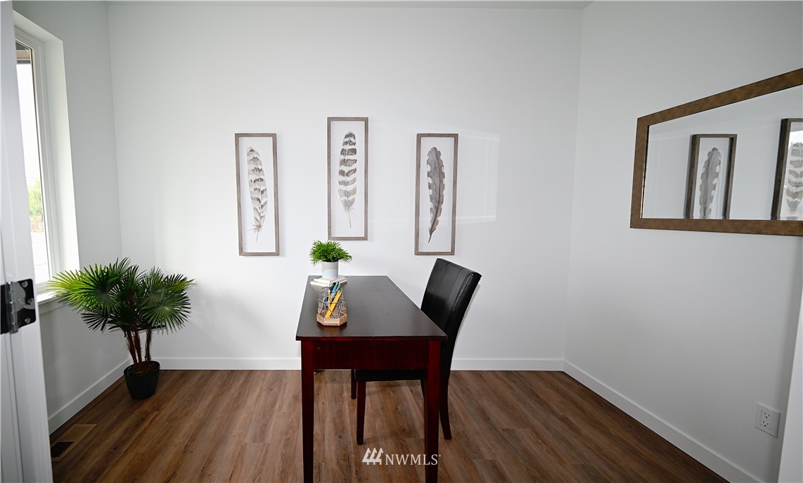 6404 South Langston Road Seattle, WA 98178 - Photo 9 of 19 Gallery Image 9